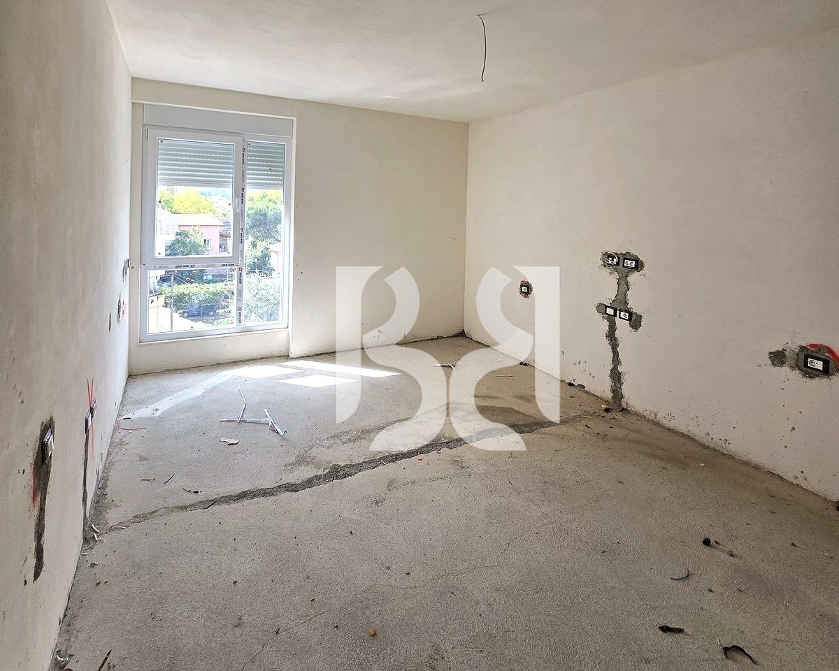 Shitet Apartament 2+1+2 pas Ambasadës Amerikane | 105.34 m² | Pallat i Ri 2026 | 2,650 €/m²
