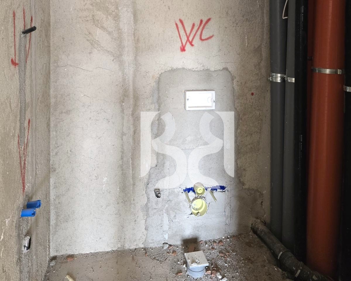 Shitet Apartament 2+1+2 pas Ambasadës Amerikane | 105.34 m² | Pallat i Ri 2026 | 2,650 €/m²