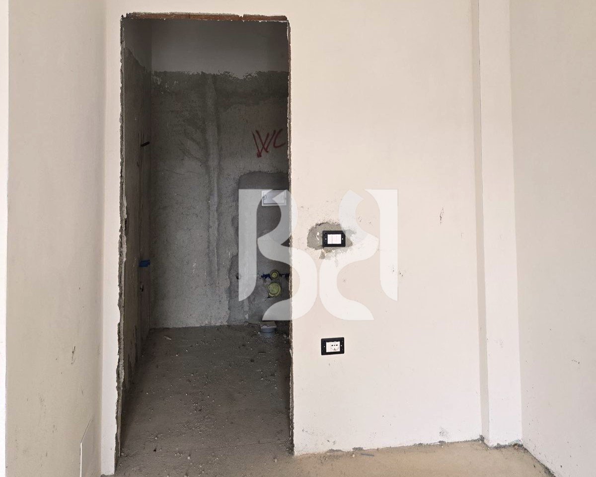 Shitet Apartament 2+1+2 pas Ambasadës Amerikane | 105.34 m² | Pallat i Ri 2026 | 2,650 €/m²