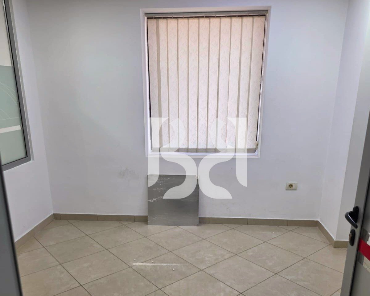 Ambient Zyre me Qira në Kullat Binjake | 94 m² Neto | 16 €/m² Bruto