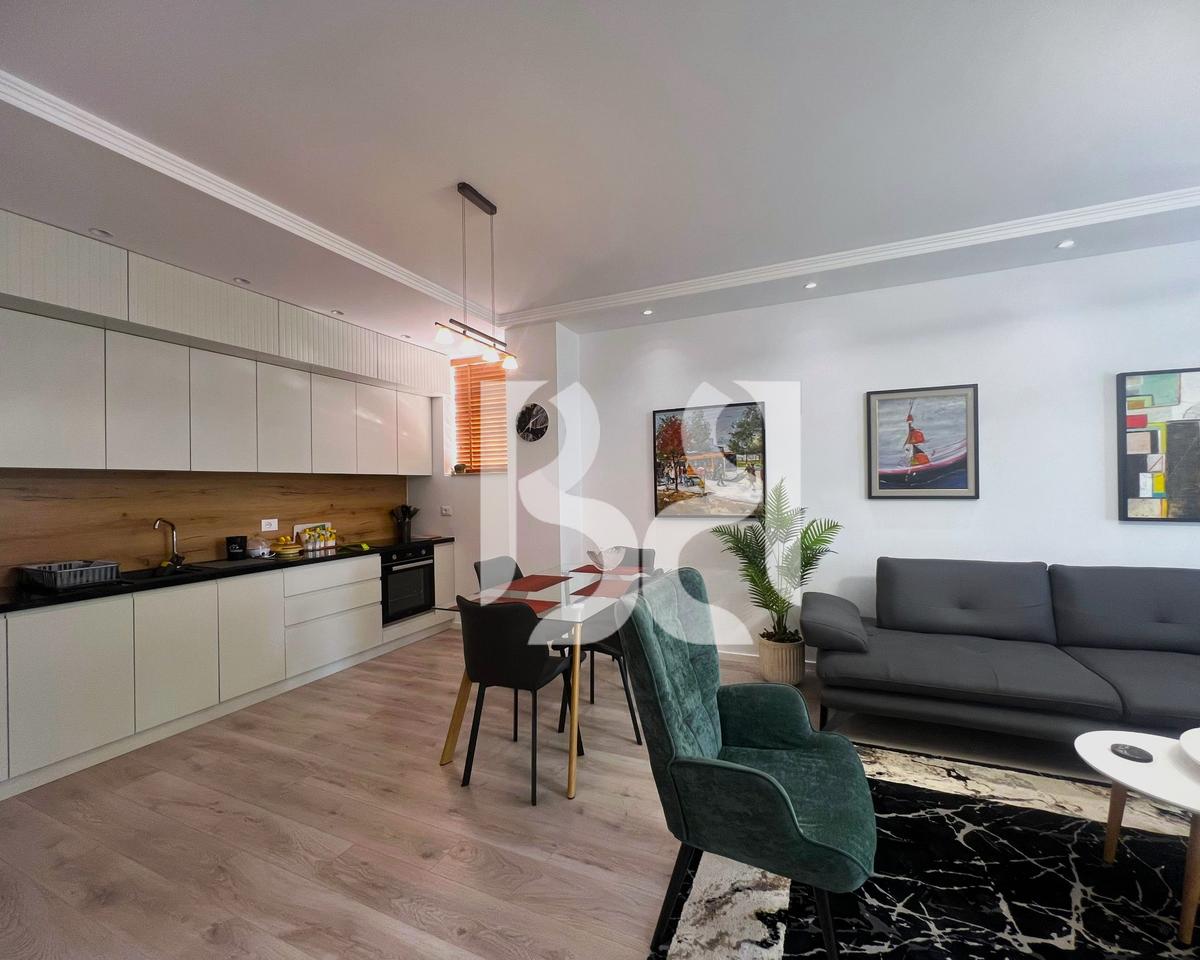 Apartament 1+1 me Qira  Parkim pranë RTSH-së | 80 m² | Pamje nga Qendra | 1,080 €/Muaj