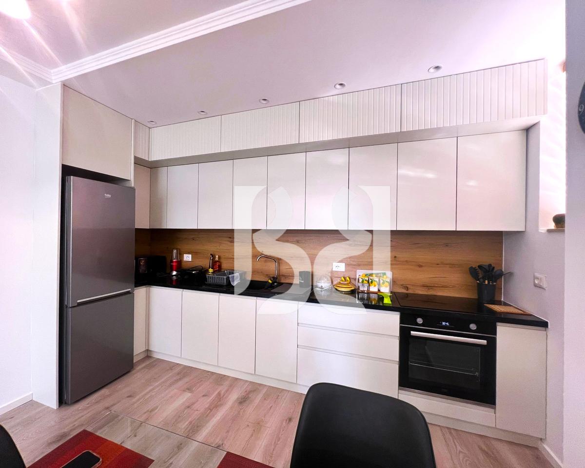 Apartament 1+1 me Qira  Parkim pranë RTSH-së | 80 m² | Pamje nga Qendra | 1,080 €/Muaj