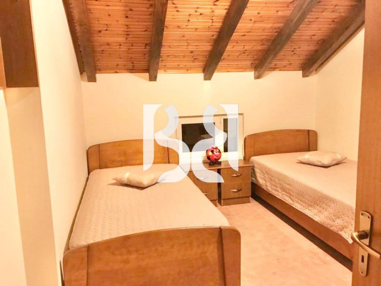 APARTAMENT ME QIRA 3+1+2 NË XHAMLLIK, TIRANË