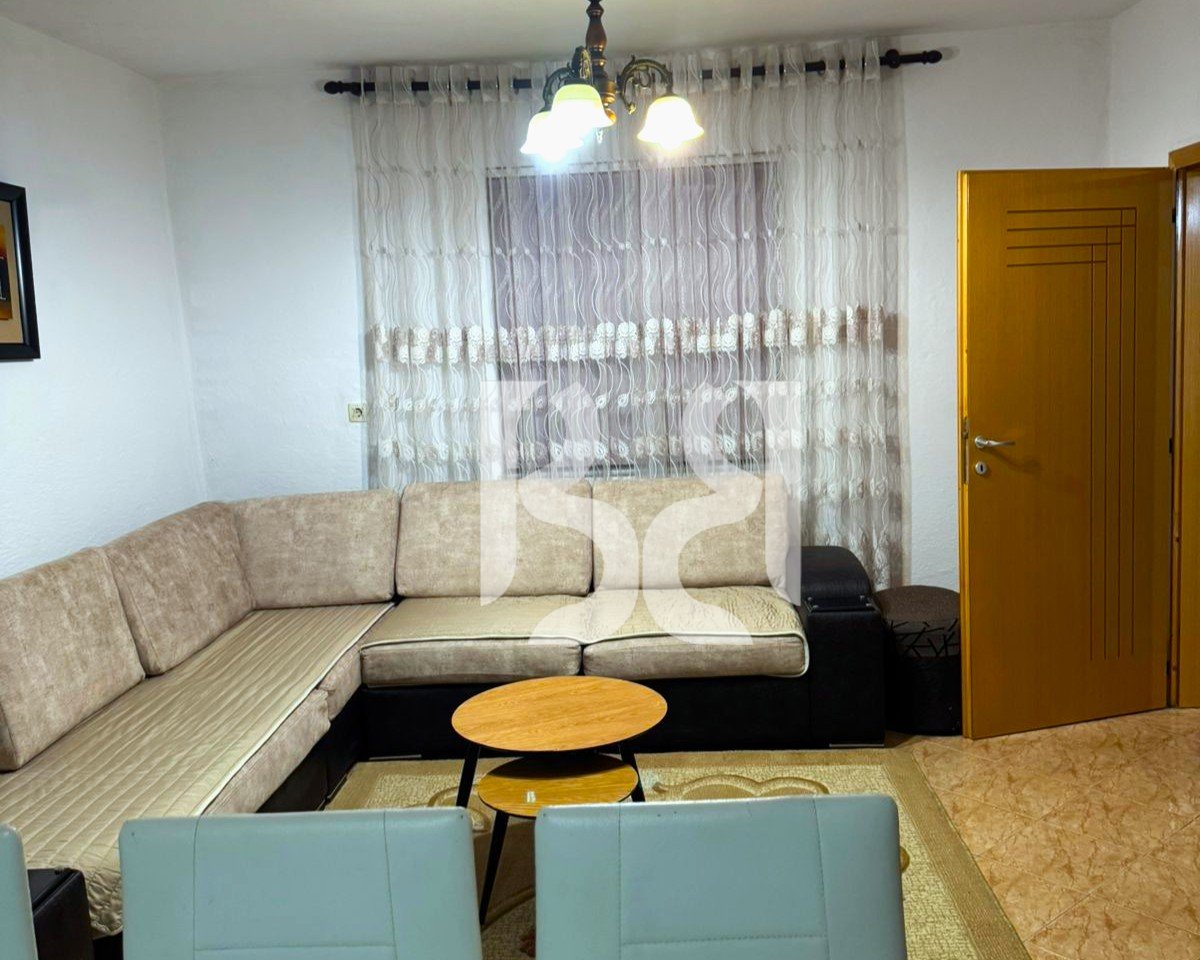 Shtëpi Private 2+1 me Qira në Rrugën 5-Maji | 1 Kat | Oborr | Parkim | 60,000 Lekë