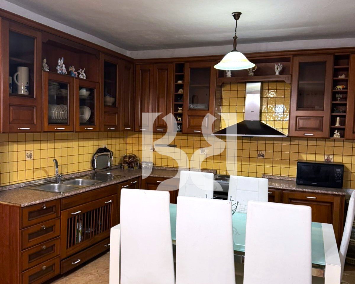 Shtëpi Private 2+1 me Qira në Rrugën 5-Maji | 1 Kat | Oborr | Parkim | 60,000 Lekë