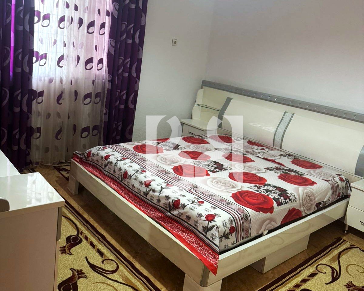 Shtëpi Private 2+1 me Qira në Rrugën 5-Maji | 1 Kat | Oborr | Parkim | 60,000 Lekë