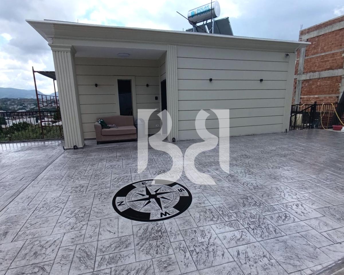 Apartament 1+1 me Qira në Vilë Elitare përballë TEG – 80 m² | Parkim | 65,000 Lekë