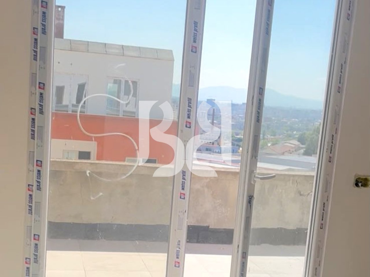APPARTAMENTO 2+1+2+VERANDA IN VENDITA A YZBERISHT