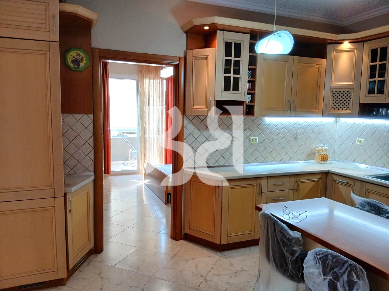 APARTAMENT 2+1+ BALLKON ME QIRA TEK RRUGA E KOSOVAREVE