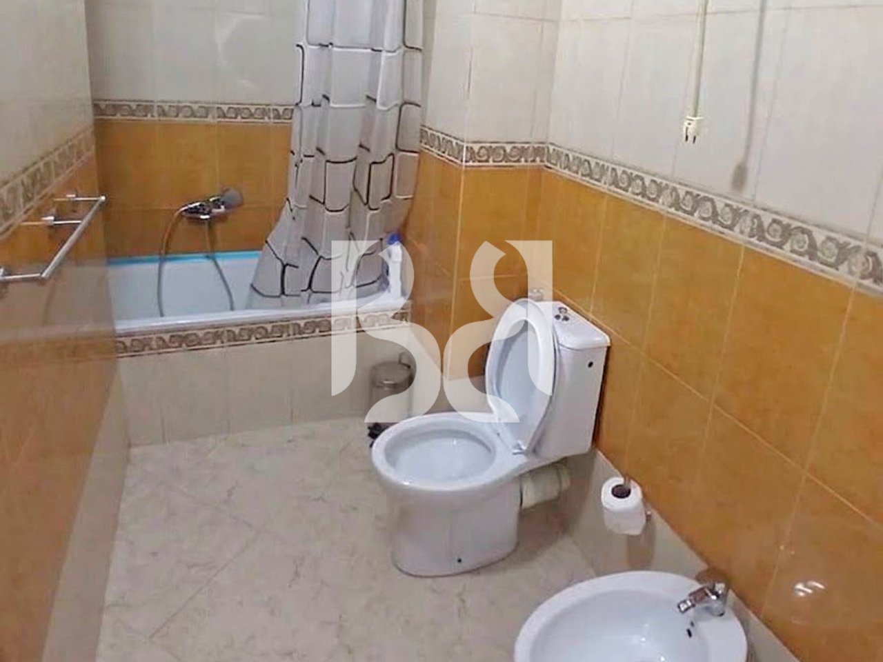 APARTAMENT 2+1+ BALLKON ME QIRA TEK RRUGA E KOSOVAREVE