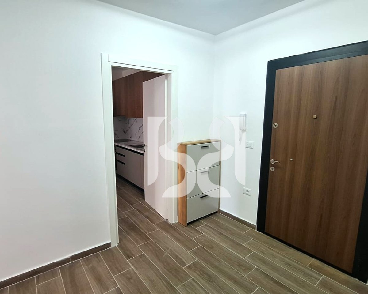 2+1 Apartment for Rent at the 5-Maj Roundabout | 89 m² | New | 55,000 Lek