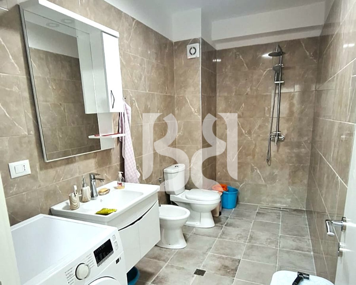 2+1 Apartment for Rent at the 5-Maj Roundabout | 89 m² | New | 55,000 Lek