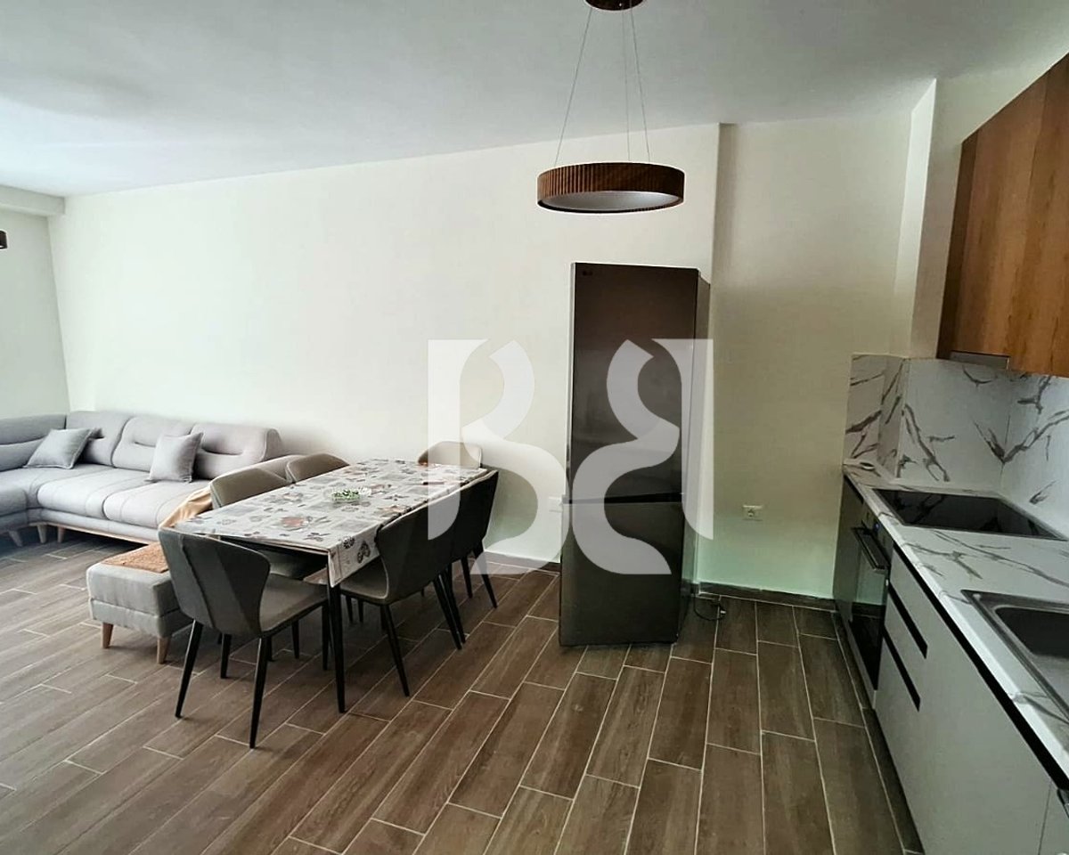 2+1 Apartment for Rent at the 5-Maj Roundabout | 89 m² | New | 55,000 Lek