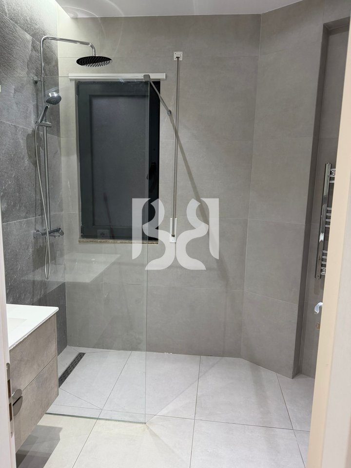 AMBIENTE COMMERCIALE  3+1+2 IN AFFITTO  PRESSO OASIS A ASTIR**