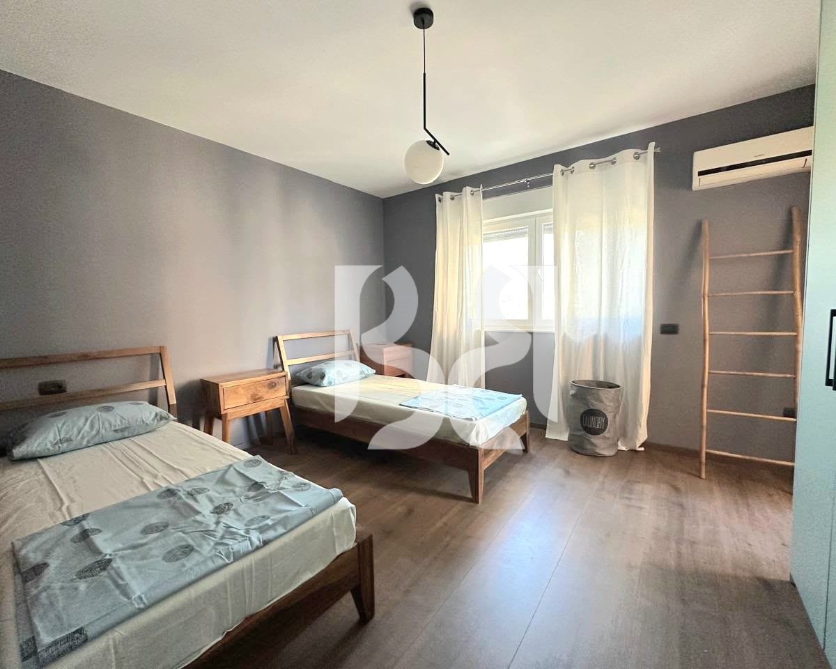 APPARTAMENTO IN AFFITTO 2+1+2 VICINO ALL'EX ESPOSIZIONE, TIRANA
