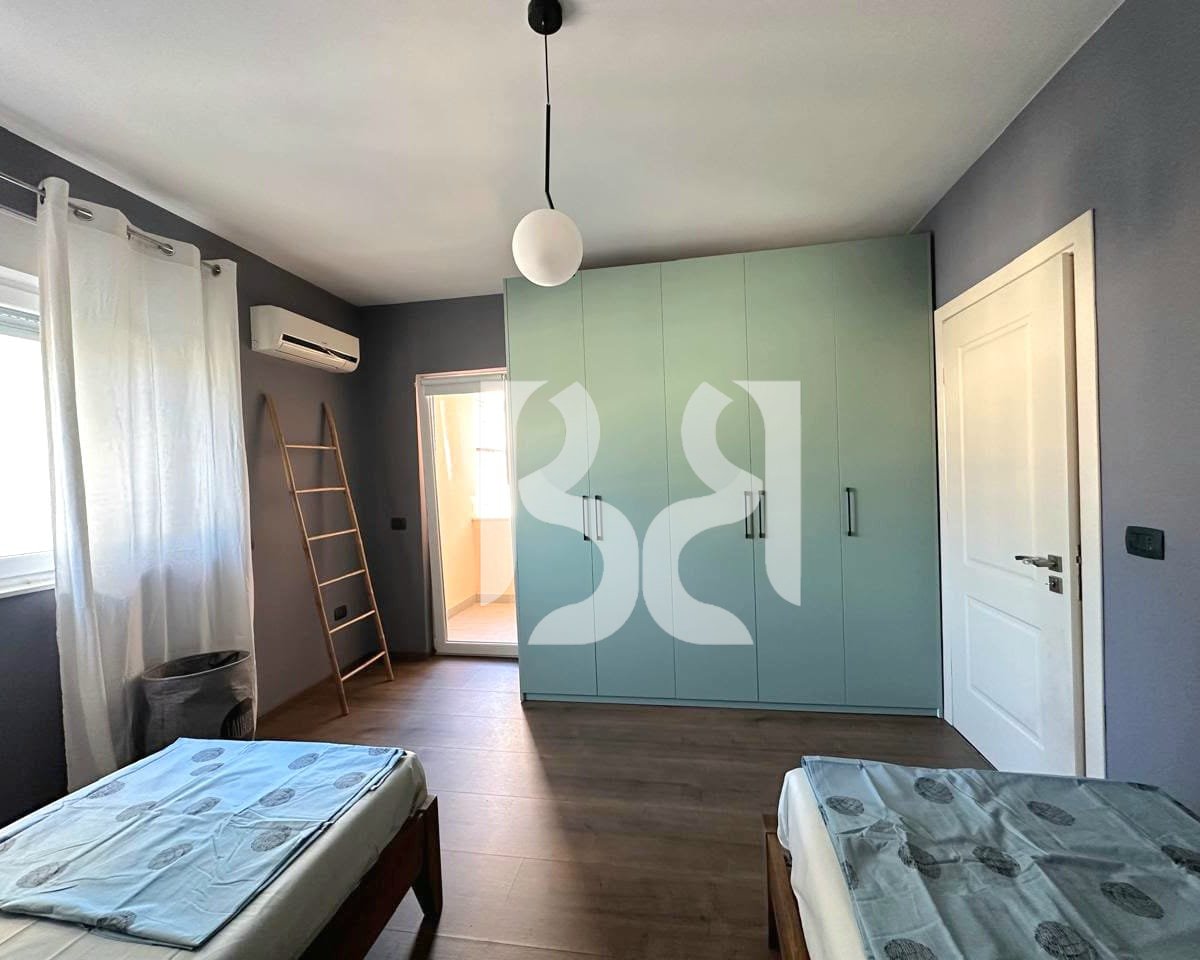 APPARTAMENTO IN AFFITTO 2+1+2 VICINO ALL'EX ESPOSIZIONE, TIRANA