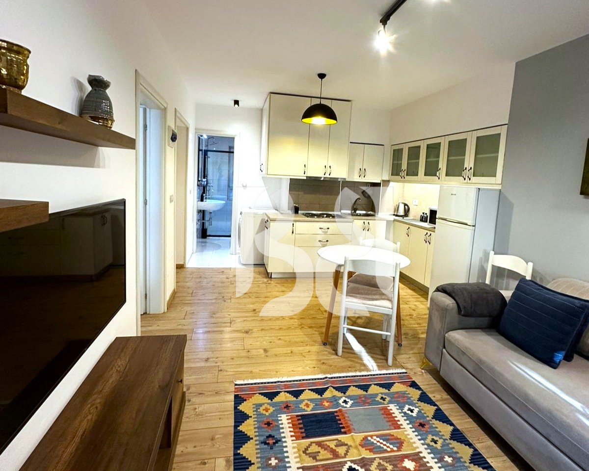 Apartament 1+1 me Qira në Rrugën e Elbasanit – 77 m² | Kati 1 | Totalisht i Mobiluar | 65,000 Lekë