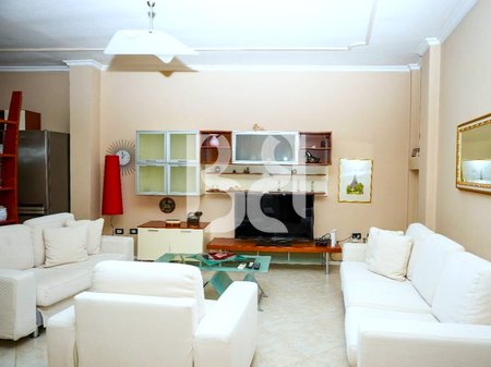 Appartamento 3+1 in Affitto su Viale Zogu i Parë | 1.000 €/Mese