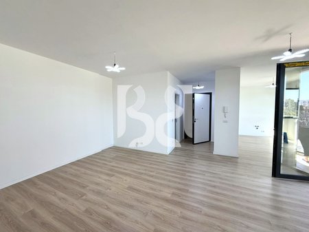 Zyrë me Qira në Kompleksin Akses Tirana – Ish-Dogana | 118 m² | Kati 3 | 80,000 Lekë/Muaj