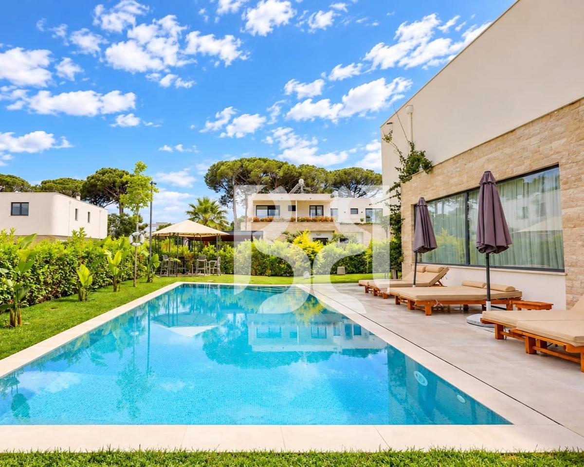 VILE LUKSOZE 2 KATESHE PER SHITJE NE SAN PIETRO RESORT