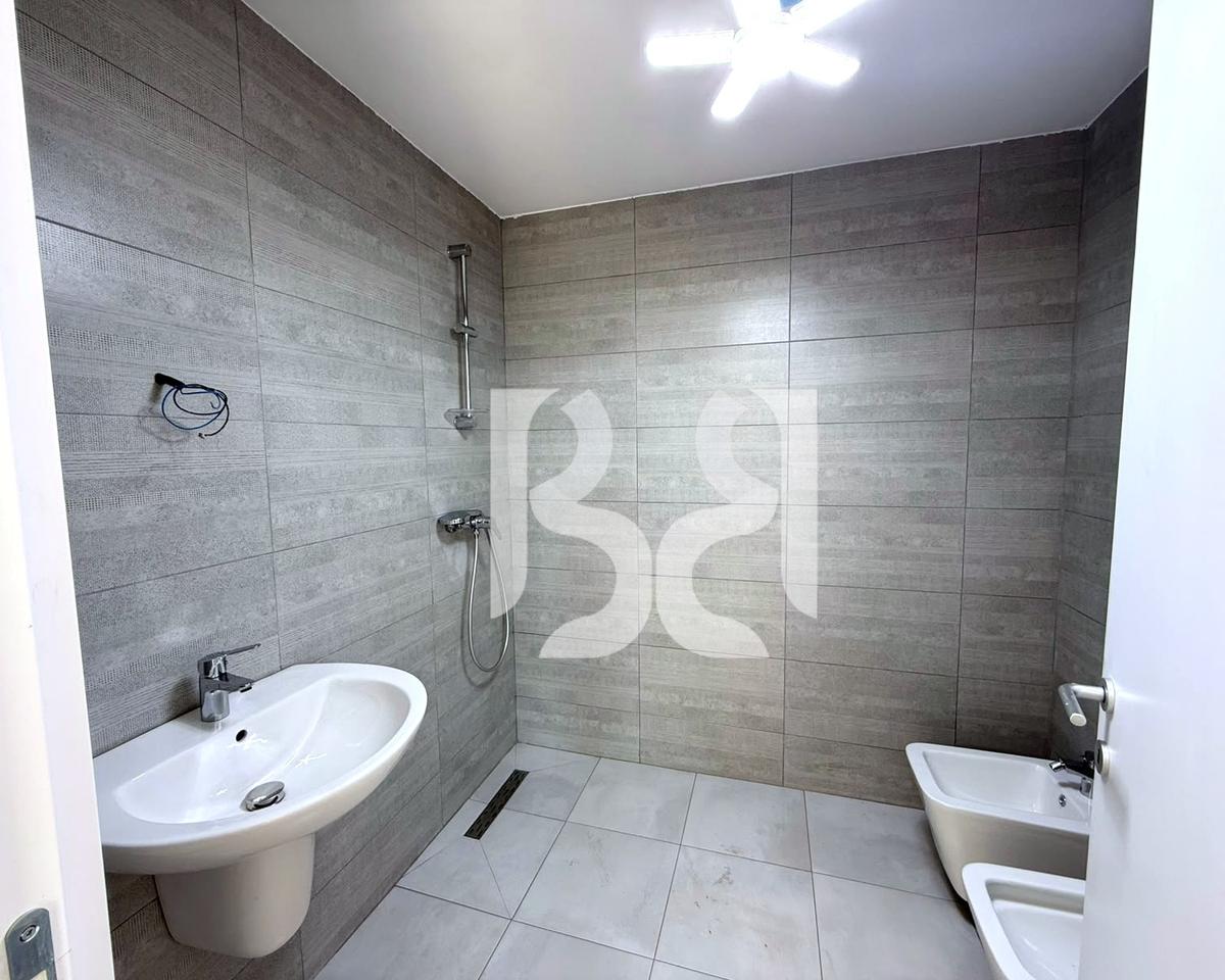 Zyrë me Qira në Kompleksin Akses Tirana – Ish-Dogana | 118 m² | Kati 3 | 80,000 Lekë/Muaj