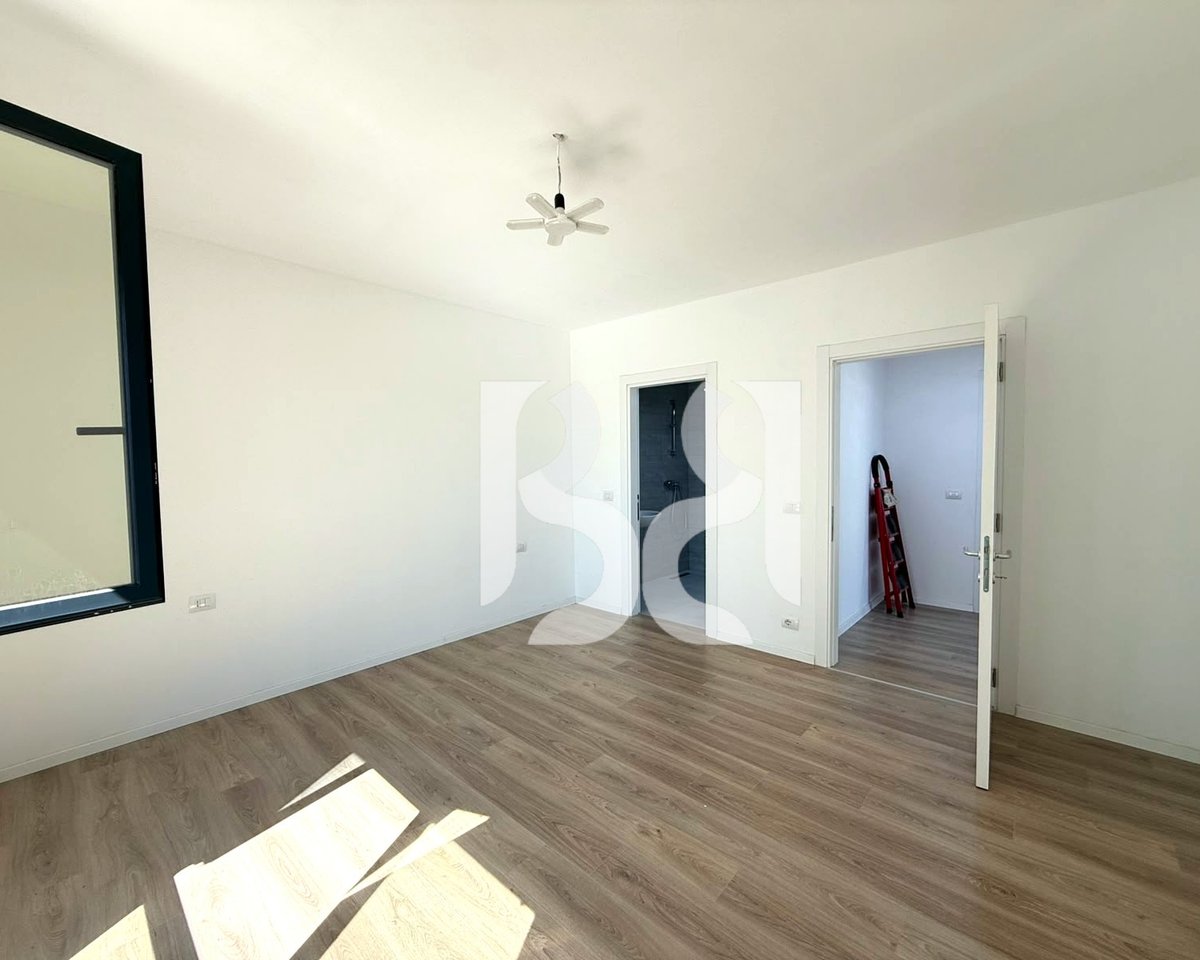 Zyrë me Qira në Kompleksin Akses Tirana – Ish-Dogana | 118 m² | Kati 3 | 80,000 Lekë/Muaj