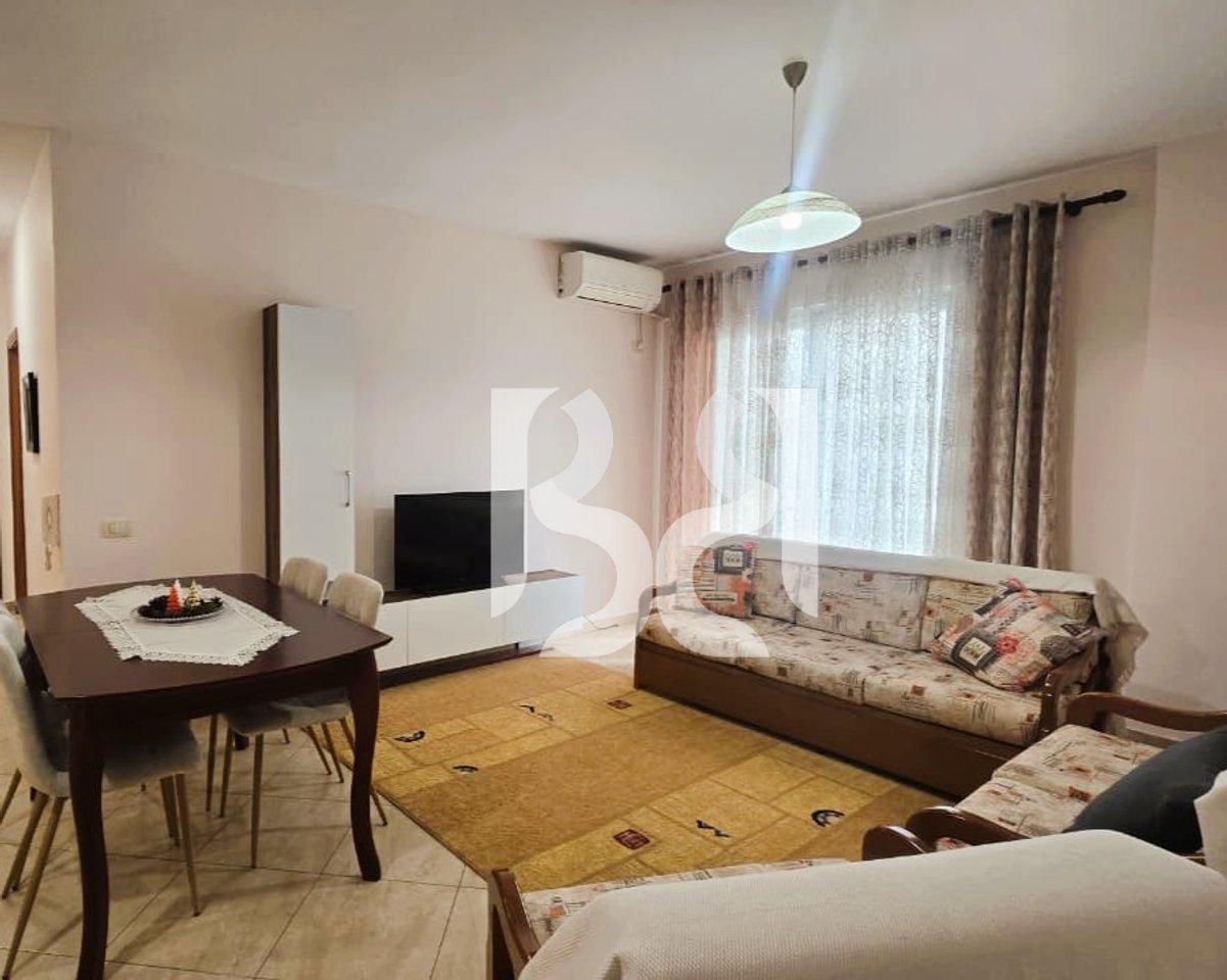 APARTAMENT 2+1+2 ME QIRA MBRAPA QENDRES GLOBE