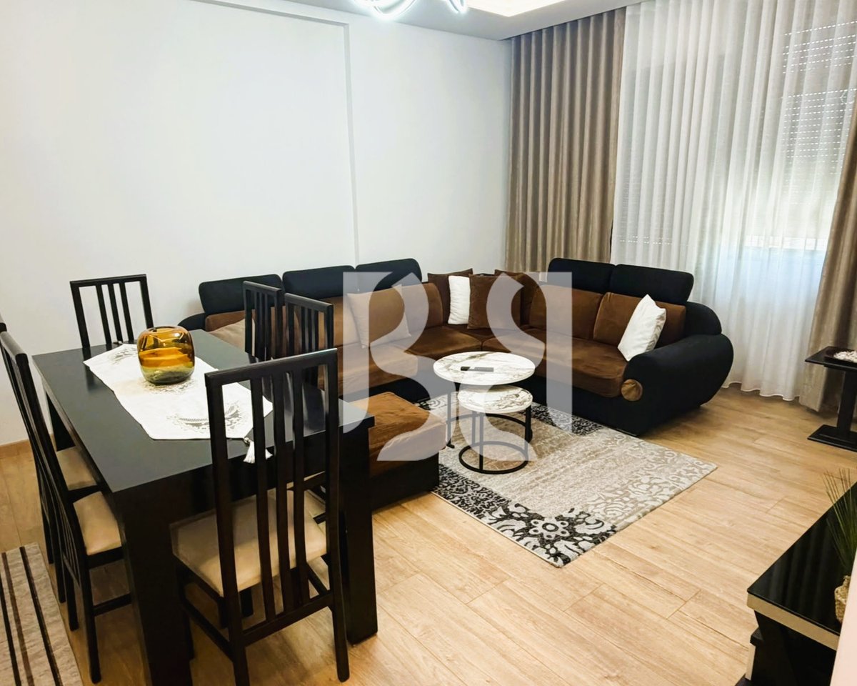 APARTAMENT 2+1 ME QIRA PRANE RESTORANT FRESKU