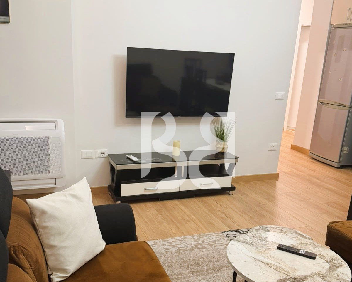 APARTAMENT 2+1 ME QIRA PRANE RESTORANT FRESKU