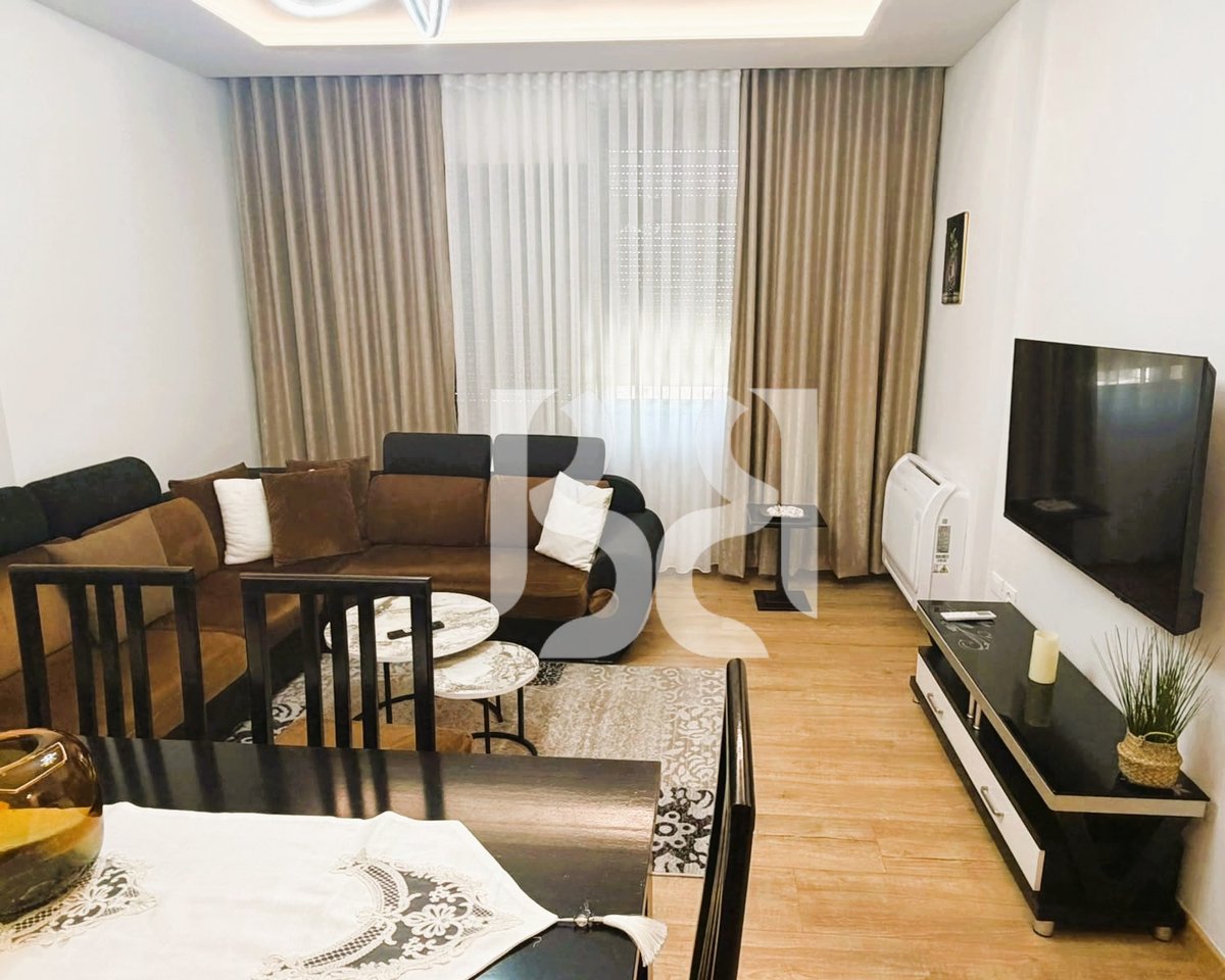 APARTAMENT 2+1 ME QIRA PRANE RESTORANT FRESKU