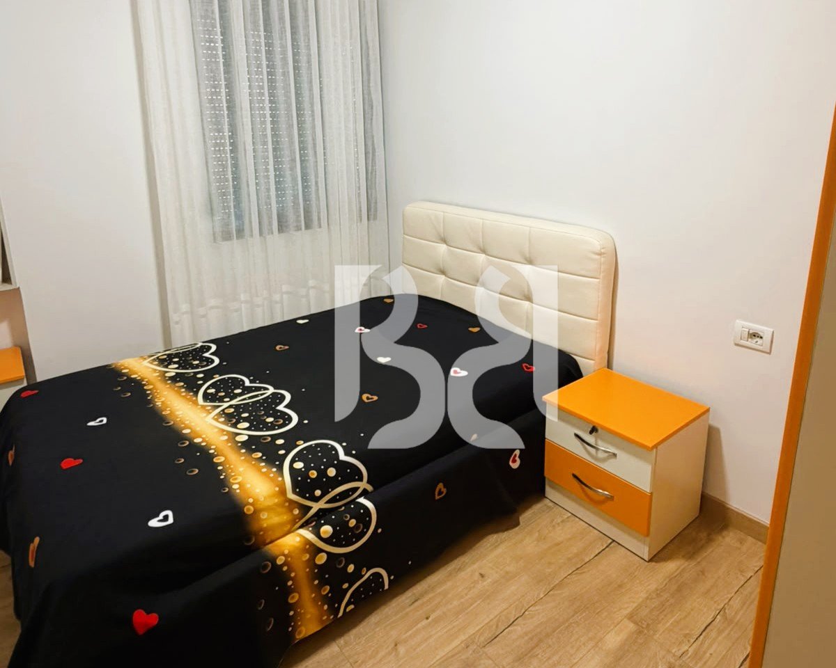 APARTAMENT 2+1 ME QIRA PRANE RESTORANT FRESKU