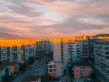 SHITET AMBIENT BIZNESI NË ZONËN ASTIR