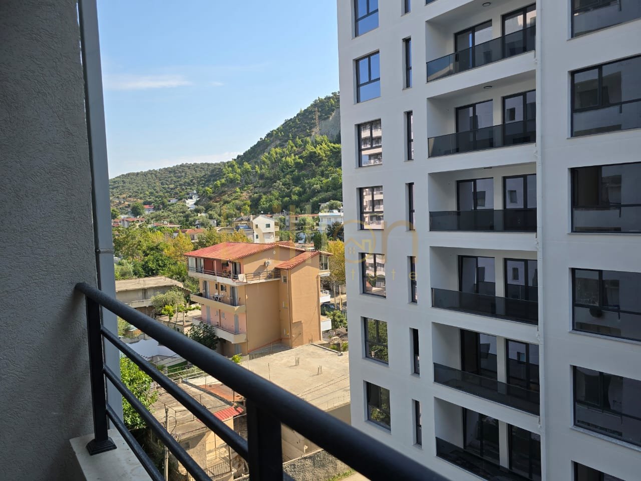 SHITET APARTAMENT 2+1 ME POST PARKIMI - VLORE