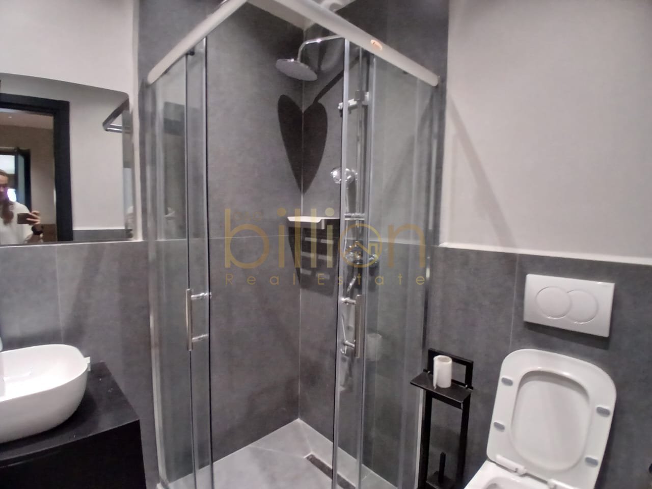 JEPET APARTAMENT ME QIRA-MYSLYM SHYRI