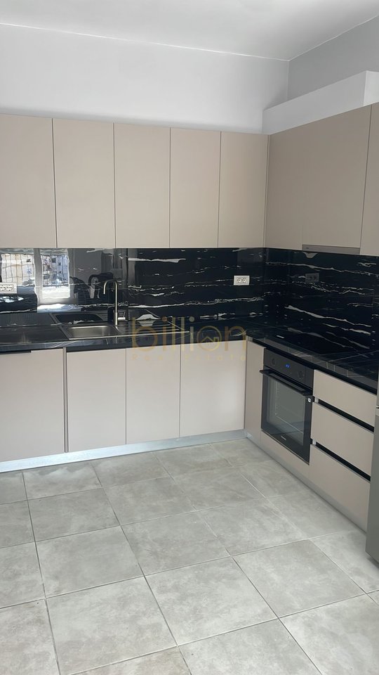 IN AFFITTO APPARTAMENTO 2+1+2 + POSTO AUTO – BRRYLI