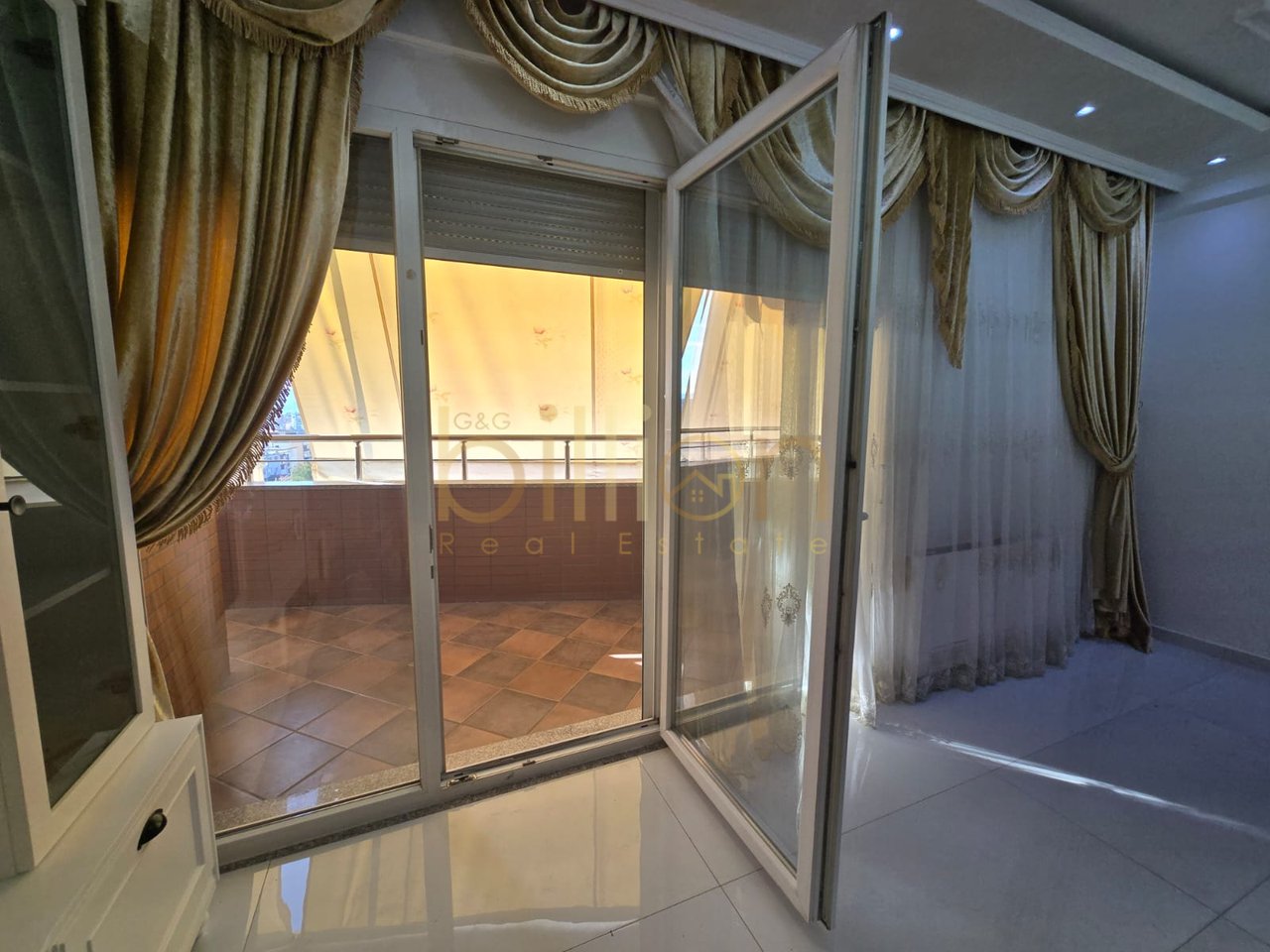 APARTMENT 2+1+2 FOR SALE, OXHAKU, NEAR KOLOMBO COMPLEX