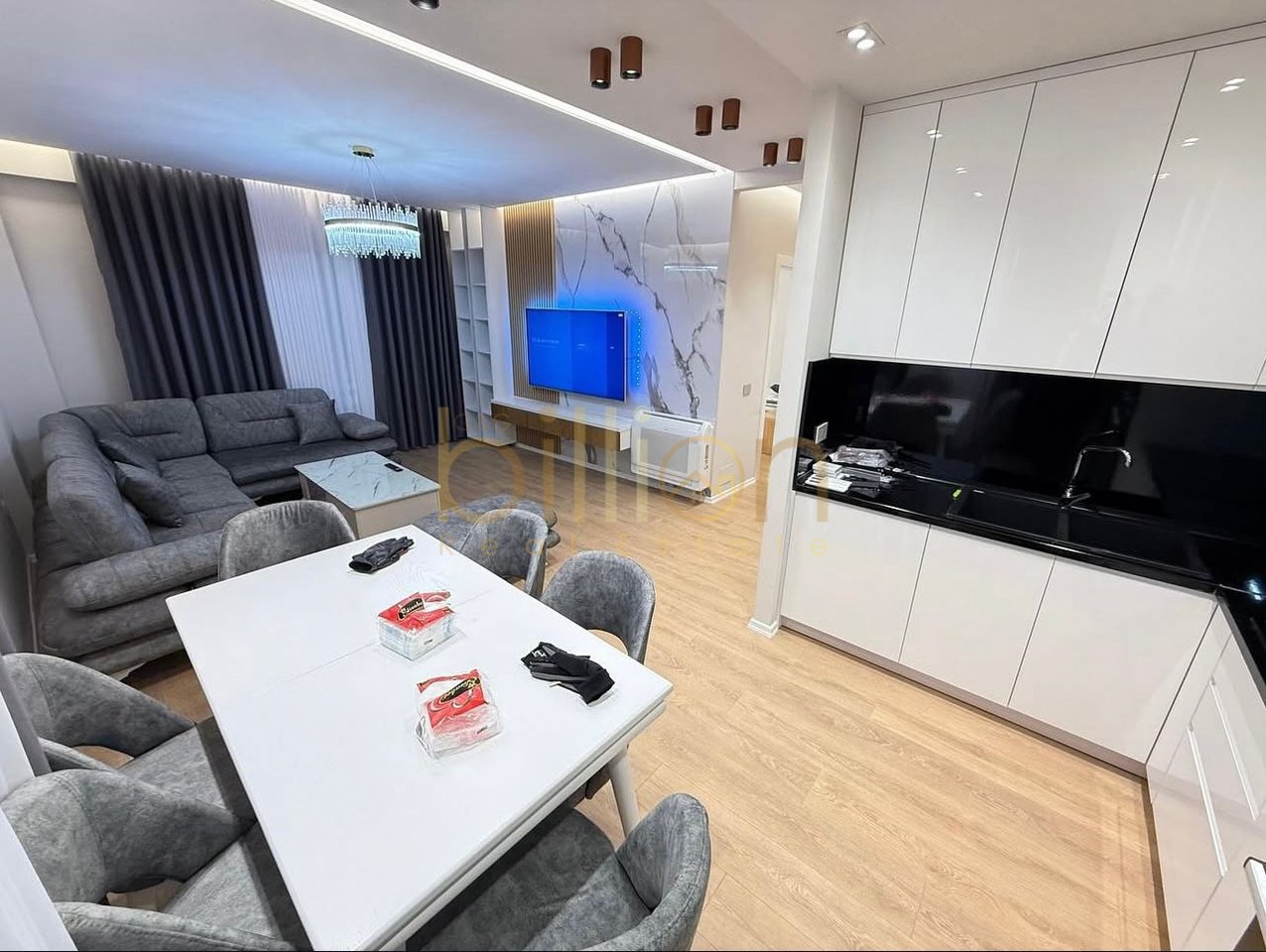 JEPET ME QIRA APARTMANET 2+1+2 TEK LIQENI I THATE