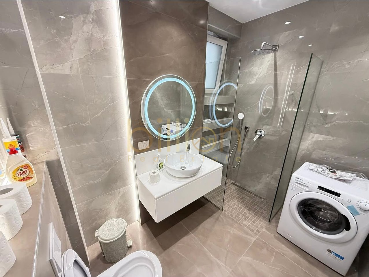 JEPET ME QIRA APARTMANET 2+1+2 TEK LIQENI I THATE