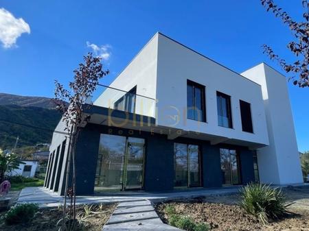 SERVICE UNIT + LAND FOR RENT IN BERZHITË