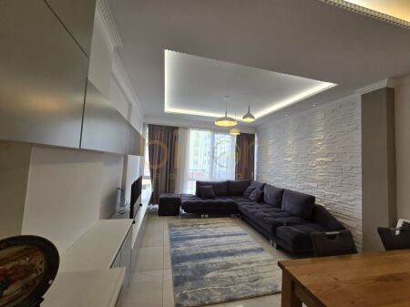 SHITET APARTAMENT 2+1+2 PRANE GJIMNAZIT PARTIZANI