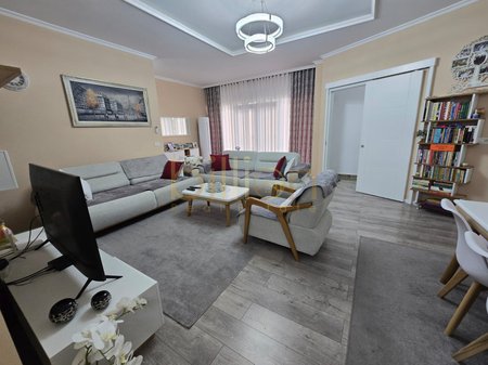 SHITET APARTAMENT 2+1 I MOBILUAR NË FRESK, TIRANË