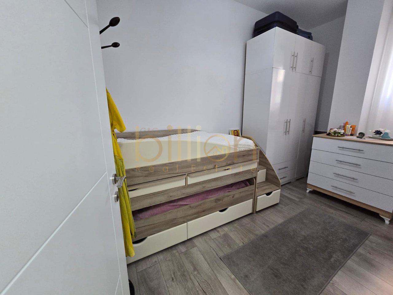 SHITET APARTAMENT 2+1 I MOBILUAR NË FRESK, TIRANË