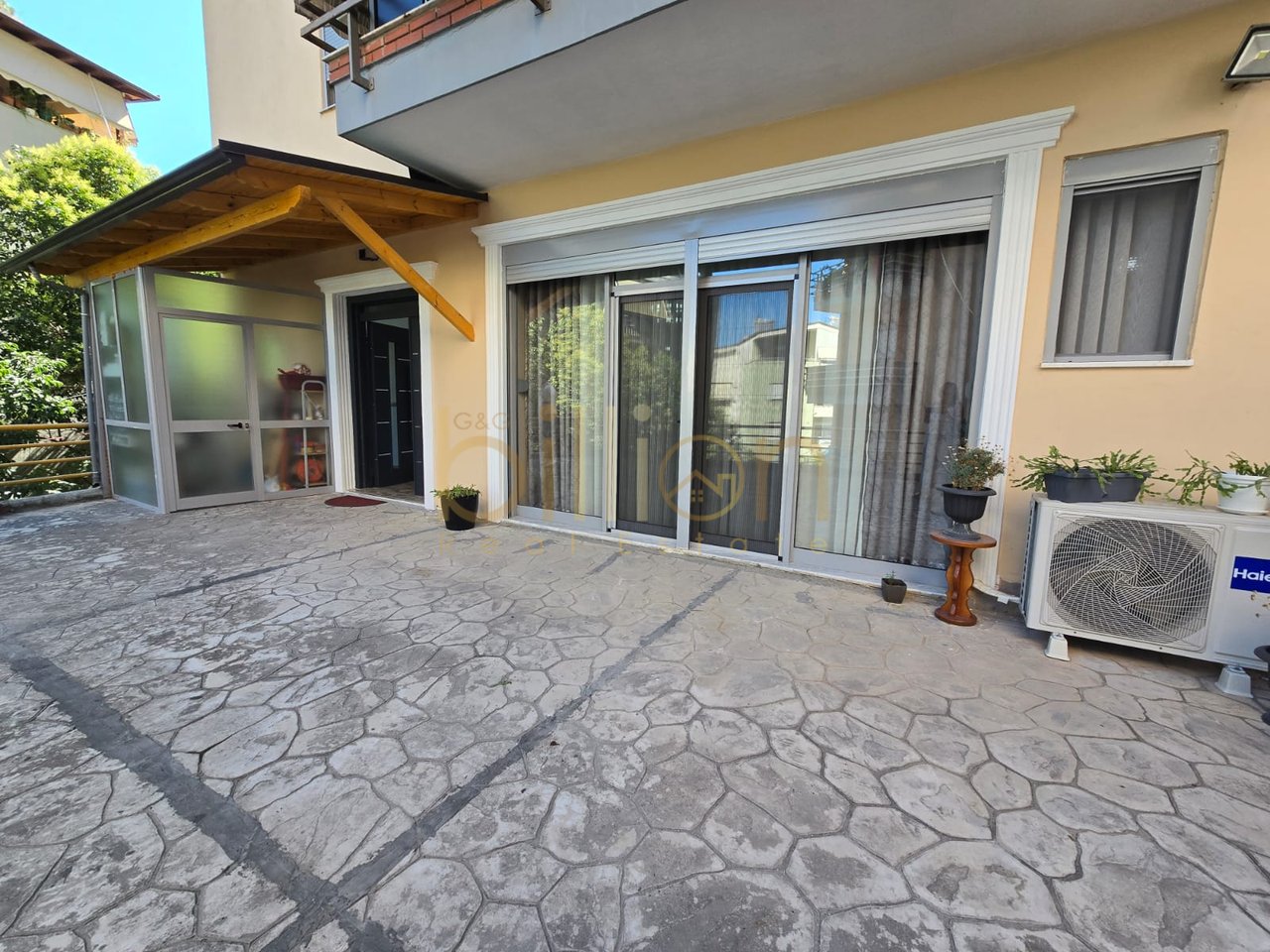 SHITET APARTAMENT 2+1 I MOBILUAR NË FRESK, TIRANË