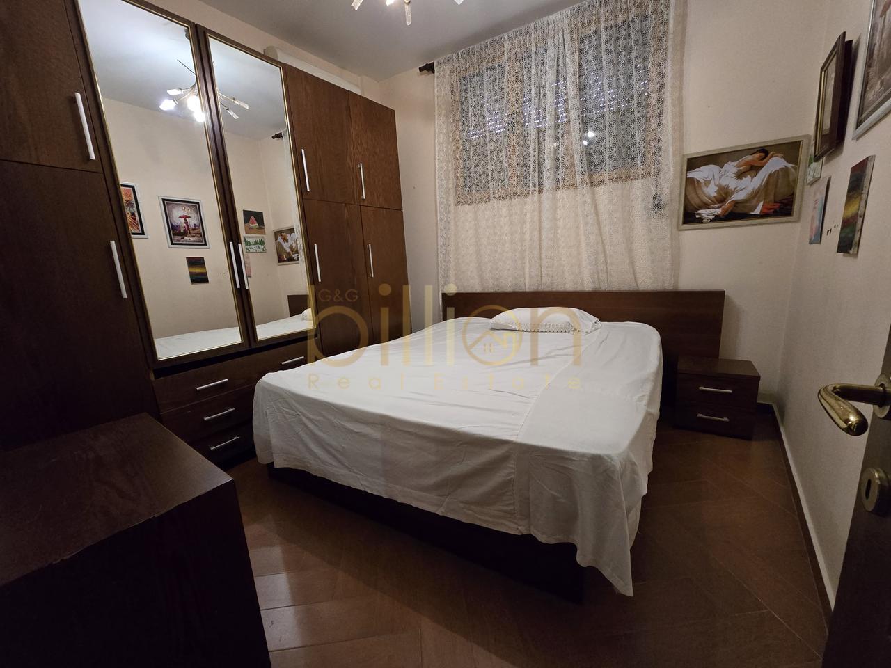 SHITET VILE, TEK MYSLYM SHYRI