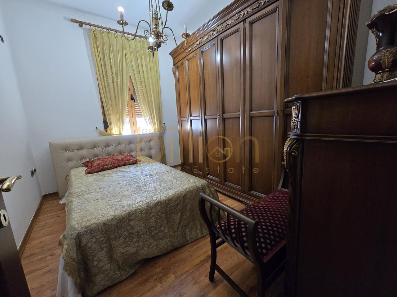 SHITET VILE, TEK MYSLYM SHYRI