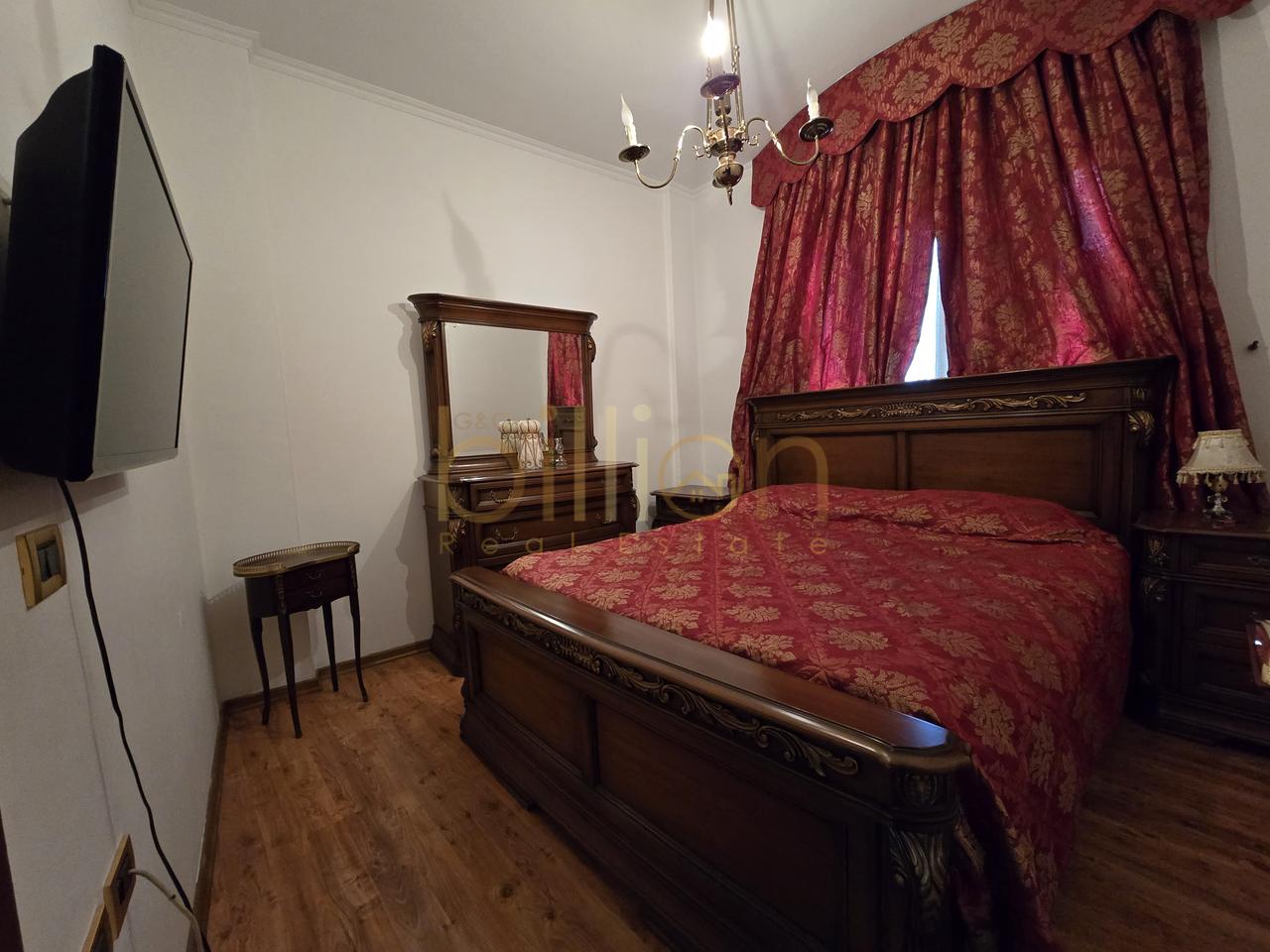 SHITET VILE, TEK MYSLYM SHYRI