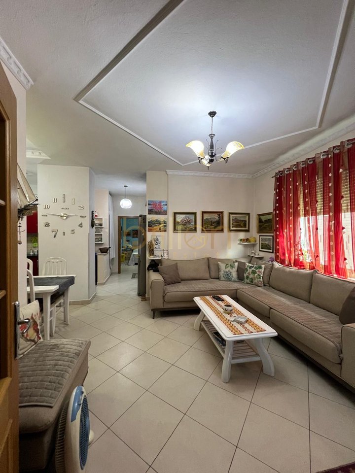 SHITET APARTAMENT 2+1 TEK ZOGU I ZI!