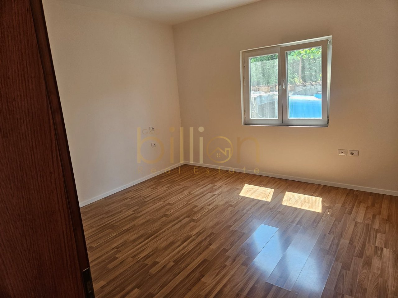JEPET ME QIRA APARTAMENT 2+1+VEND PARKIMI,LAPRAKE