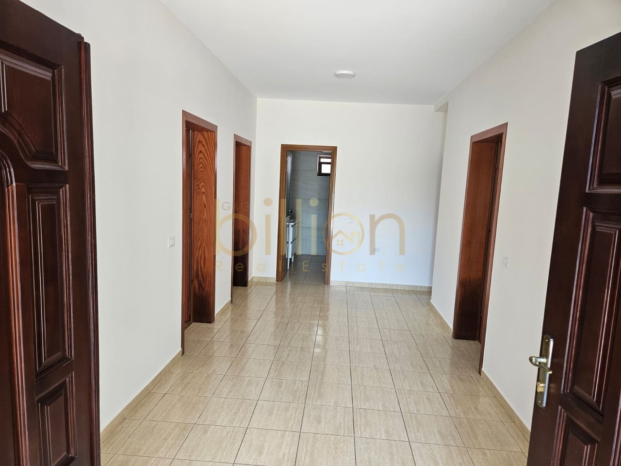 JEPET ME QIRA APARTAMENT 2+1+VEND PARKIMI,LAPRAKE