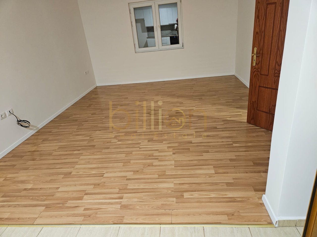 JEPET ME QIRA APARTAMENT 2+1+VEND PARKIMI,LAPRAKE